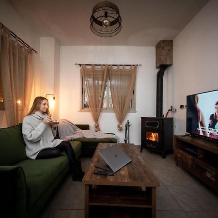 Aprosmeno Jacuzzi House 2 Leilighet Agrós Eksteriør bilde